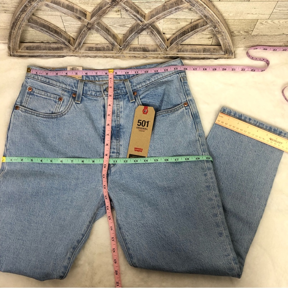 Levi’s 501 Cropped High Rise button Fly size 31 x 26 woman’s light blue wash - Picture 9 of 16